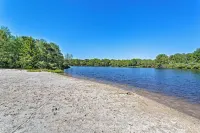 Pet-Friendly Long Pond Abode Near Lakes and Resorts! - spa