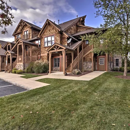 Spacious Condo w/ View < 1 Mi to Mtn Creek Resort!