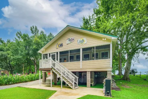 Ferriday Lakehouse w/ Private Dock, Deck, & Yard! - Park Yeri