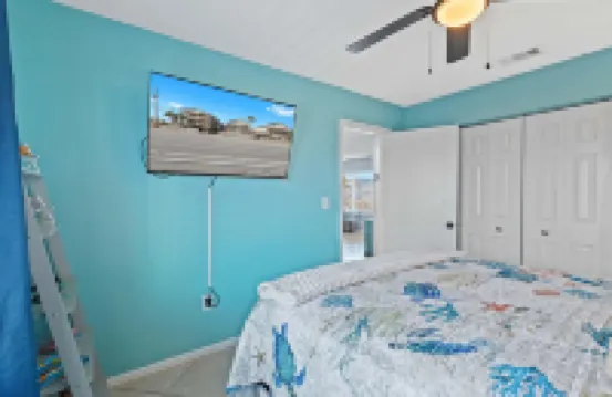 2BR Retreat with Pool, Near Beach and The Hangout
