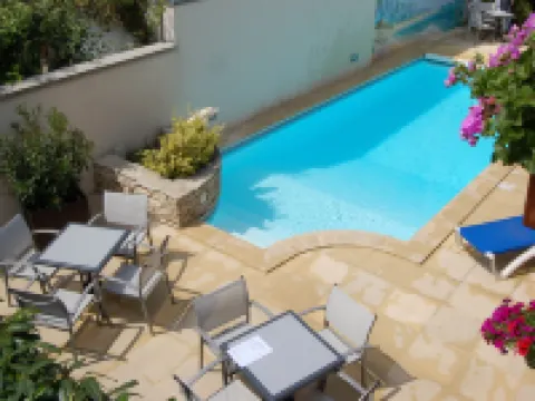 Logis Hotel au Tambour Hotels in Reims