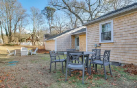Walk to Monument Beach Cape Cod Cottage with Grill