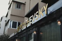 貝爾迪徹夫斯凱B飯店 哈比瑪劇院附近的飯店