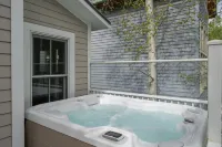 Lux Home with Gas Fireplace, Hot Tub, 8 Min to Lift 7 - Bunk Room for Kids! Home - parkir