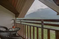 The Chinar Resort & Spa, Pahalgam - Mountain view