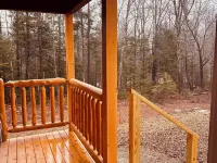 Charming Red Surry Cabin close to Acadia National Park and Bar Harbor Hotele w: Surry