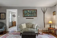 Berkshires Family Inn – for Getaways & Big Groups! Walkable to Butternut!