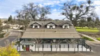 The 10th Green Inn Hotels in San Andreas