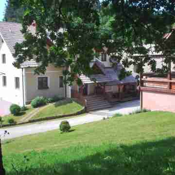 Tourist Farm Pr'Dovar Hotel Exterior