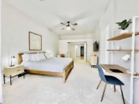 Private and Charming Vacation Home near Downton Gilbert - Pool/hot tub/fireplace