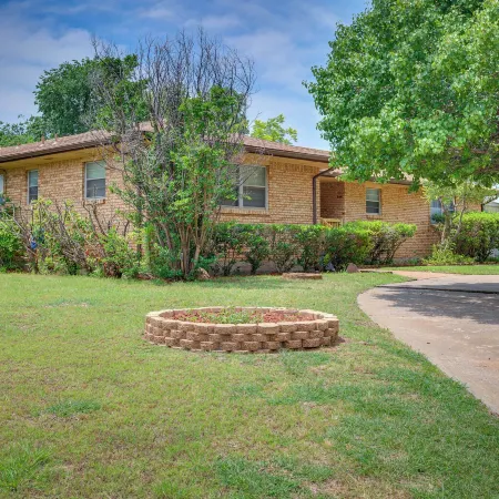 Lawton Home w/ Deck, Near Casinos + Museums!