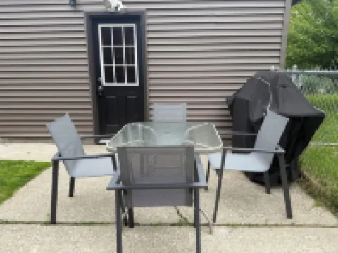 3-bedroom house in wonderful Erie with AC, WiFi