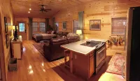 Paynes Place- A Charming 2-bedroom cabin close to Blanchard Caverns/ Mirror Lake