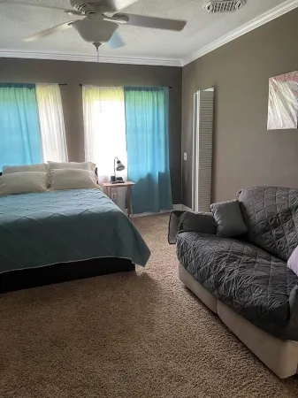 Private, Quiet 1 bed. 1 bath and 1 extra roomCozy Forever”, close to Phoebe. Отели в г. Дауэрти