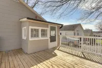 Close to Shops, Eats & Hospital: Roxboro Retreat - 2 étoiles