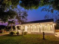 Diamond Hill Resort Hotels near WILD CALLING Farm Park