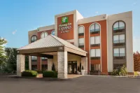 Holiday Inn Express & Suites BENTONVILLE by IHG