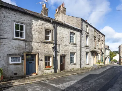 Garden Cottage Hotels near The Listening Gallery