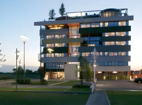 New Ipoint Hotel Отели в г. 