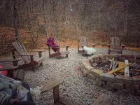 Cozy Cottage - Minutes from Snowshoe Ski Resort!