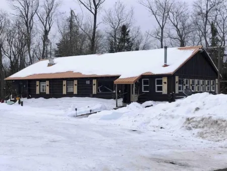 Unique and charming, exquisitely themed Log Cabin