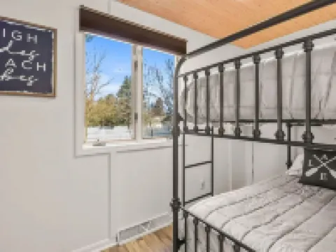 Charming 2-bedroom house in delightful New Buffalo with hot tub Hotels in New Buffalo