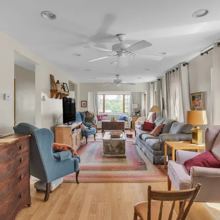 Home Port - Spacious Retreat In Prime Location 4 Bedroom Home