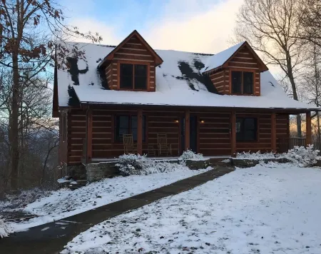 Cabin, Mtn. Views, w/Hot Tub, Min’s to Asheville or Black Mtn., 3K SF 3 Story!!!