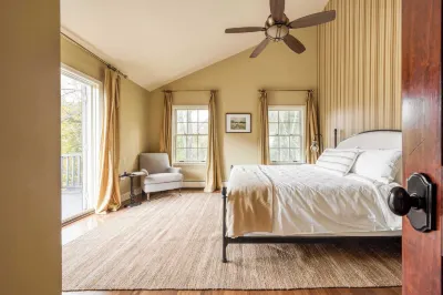 Cortland by AvantStay Charming Heritage Estate w Private Lake Pool Hotels near Catskill Animal Sanctuary