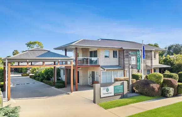 旅行者翡翠酒店