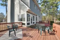 Lovely Fayetteville Home Deck and Fireplace! - Wifi
