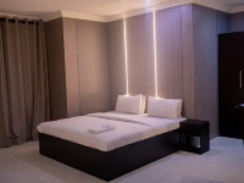 สกายร็อค โฮเทลส์ อ็อกบา โรงแรมในOjodu