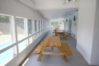 Lake estate on Old Hickory with pool and hot tub, convenient to Nashville