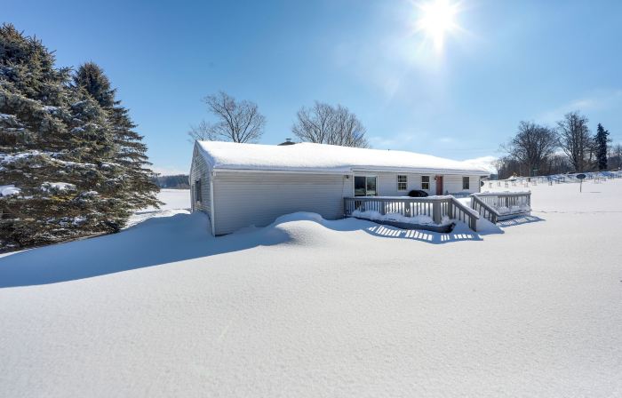 Deck & Fire Pit: Cozy Escape in Morrisville!