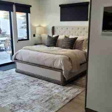 Two bedroom Luxury private suite, with your own hot tub. Rooms