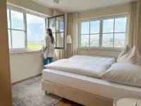 "SONNTAGSGLÜCK"-Premium Apartments Seekirchen: modern & spacious, pool area Hotels in Seekirchen Markt