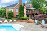 Leeloos on the Lake Sleeps 12