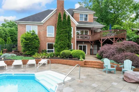 Leeloos on the Lake Sleeps 12