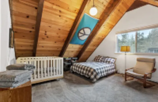 Christmas Valley Chalet Tahoe Adventure Awaits!