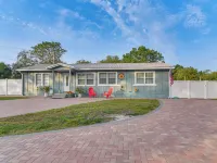 Breezy Tampa Home w/ Yard: Perfect for Long Stays Hotels in Lutz