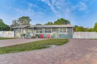 Breezy Tampa Home w/ Yard: Perfect for Long Stays
