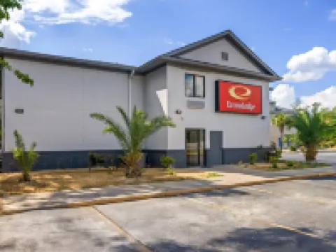 Econo Lodge Hotels in Wayne County