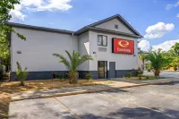 Econo Lodge Hotels near Walmart Supercenter