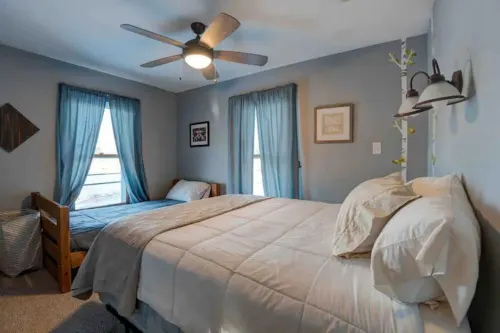 Updated Victorian overlooking Winnisquam Lake Hotel a Winnisquam