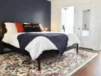 #8 Downtown Apt -Historic main street - King Bed