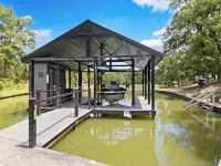 Richland Chambers Lakefront 2-story home with boat dock and pavilions. Hotel di County Freestone
