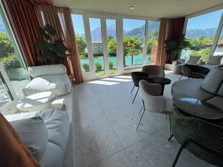 HOP Apartments & Suites