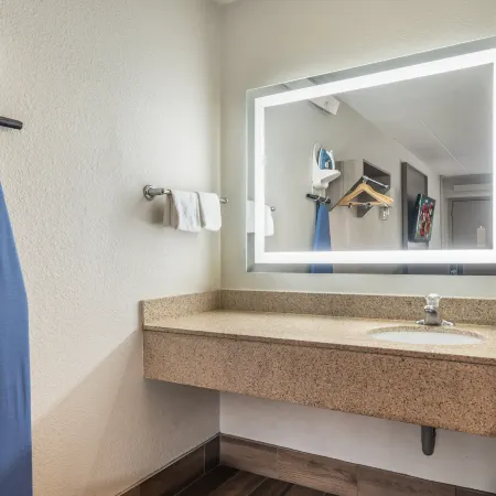 Red Roof Inn Virginia Beach Отели рядом с достопримечательностью «Регентский университет»