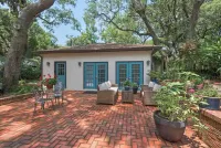 Charming Guest House at Live Oaks on the Bayou 彭薩科拉住宿飯店