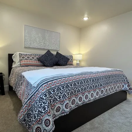 Jordan River Retreat. Charming 1 bedroom apartment in Lehi Ut on the river.